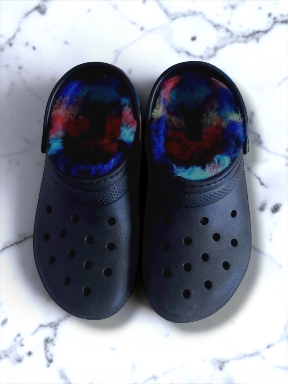 Crocs Big Kids Youth 4 Unisex Boys Or Girls Black Lined Clogs Rainbow Fuzzy - Picture 2 of 10
